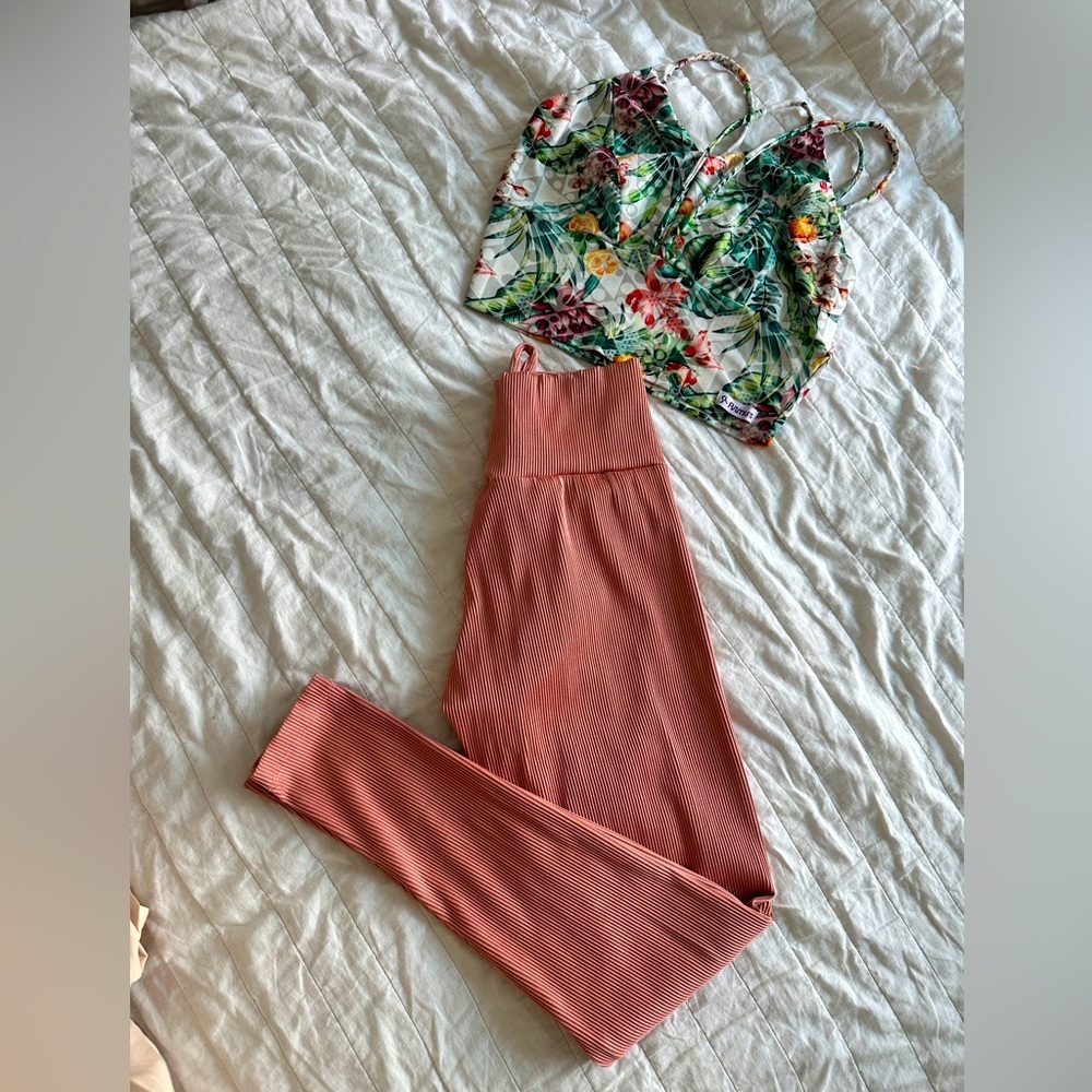 Woman’s Floral Pink Activewear Set - Picture 1 of 3
